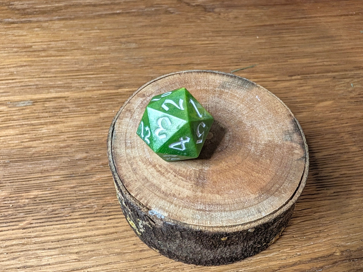 Strixhaven Green to Yellow - Spindown D20 Die