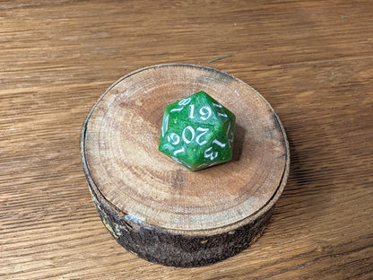 Strixhaven Green to Yellow - Spindown D20 Die